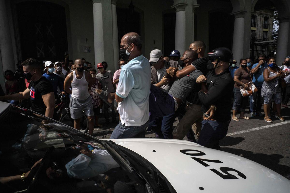  Down With Dictatorship Thousands Of Cubans Demonstrate Against 